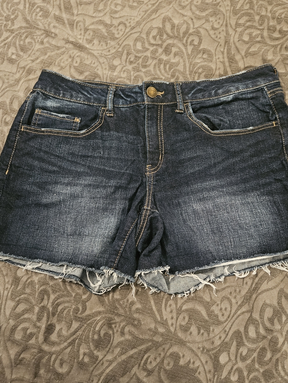 LIKE NEW Classic Dark Wash Raw Hem Denim Shorts SO Brand - Women Juniors Size 13
